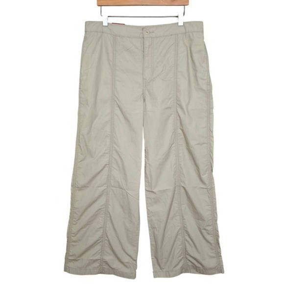 NWT Levi's Women's Baggy Parachute Pants White Pepper Tan XL - Picture 2 of 15